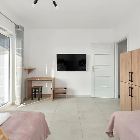 Przestronny W Poznaniu Z Trzema Sypialniami 2 Miejsca Postojowe By Renters דירה *