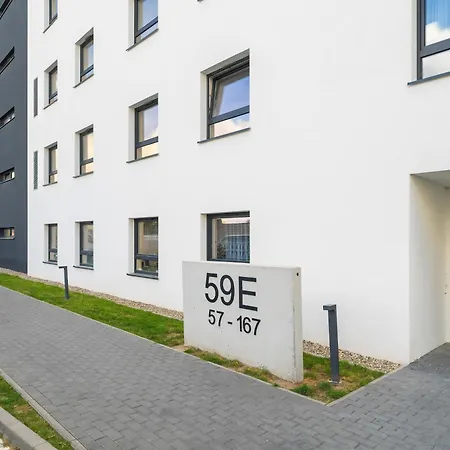 Przestronny W Poznaniu Z Trzema Sypialniami 2 Miejsca Postojowe By Renters דירה פוזנן