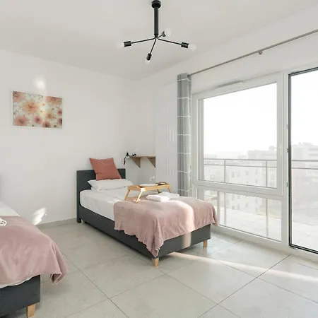 Przestronny W Poznaniu Z Trzema Sypialniami 2 Miejsca Postojowe By Renters