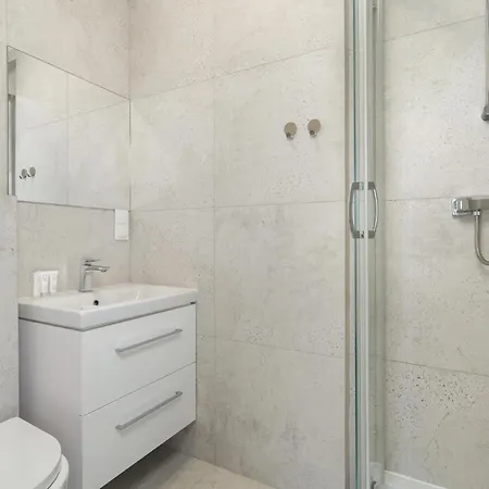 Przestronny W Poznaniu Z Trzema Sypialniami 2 Miejsca Postojowe By Renters דירה
