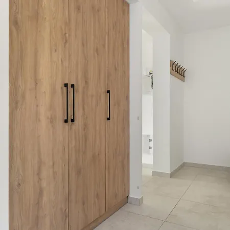 Przestronny W Poznaniu Z Trzema Sypialniami 2 Miejsca Postojowe By Renters דירה פוזנן