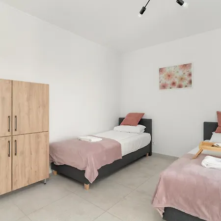 Апартаменты Przestronny W Poznaniu Z Trzema Sypialniami 2 Miejsca Postojowe By Renters Познань
